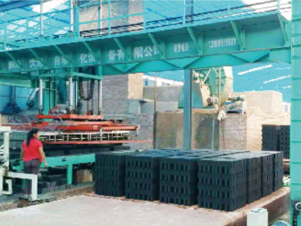 貴州平塘縣雙龍新型建材有限公司碼坯機(jī)現(xiàn)場